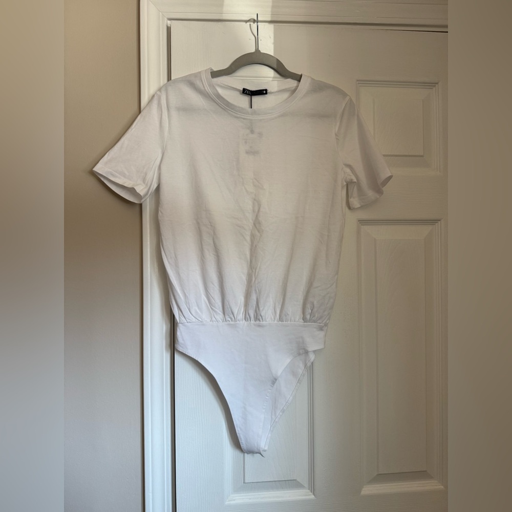 Zara White Short Sleeve Bodysuit with Crew Neck
